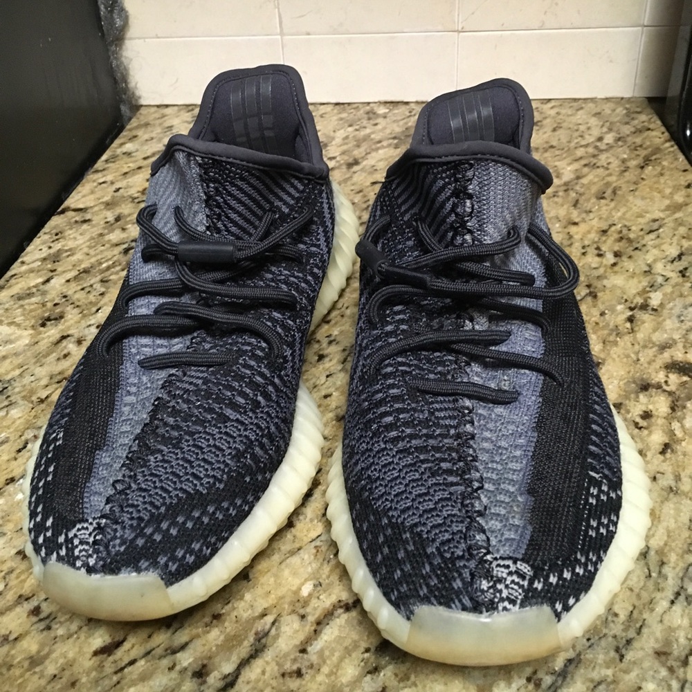 Great buy carbon v2 Yeezy size 9.5 slightly worn with original box